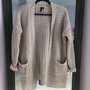 Knit Beige / cream colored Sweater